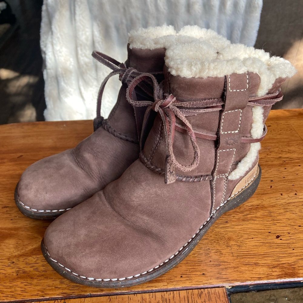 UGG Australia l La Jolla Winter Brown Boots/Booties - Picture 1 of 8